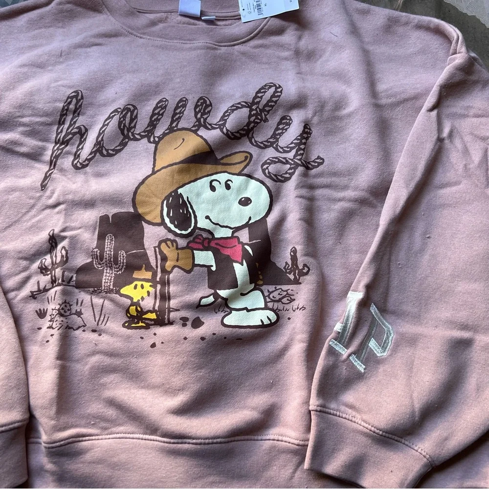 NWT Women’s GAP Factory Dusty Pink Snoopy Graphic Sweatshirt - Picture 7 of 8